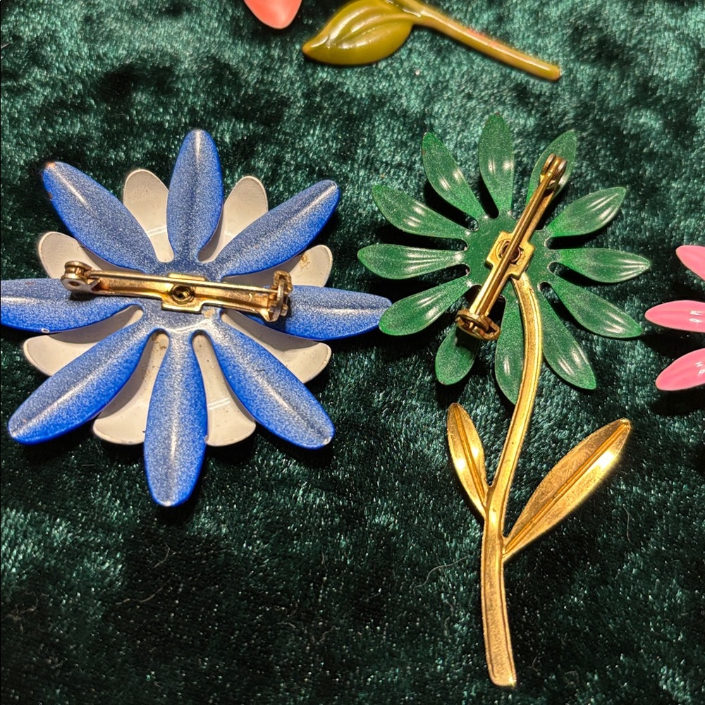 Bundle of 11 vintage flower brooches & earrings - Picture 12 of 14